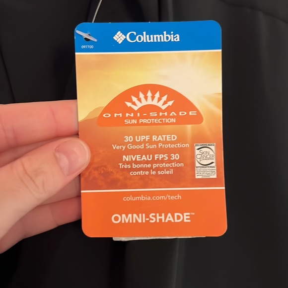 Columbia never been worn black omnishade top with split back - Picture 3 of 4